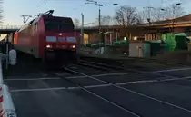 Die 185 133-5 mit einem Langen Güterzug in Richtung Süden Aufgenommen am Bü in Königswinter ( leider wird die kategorie königswinter bf nicht frei geschaltet ) , den 01.05.2015