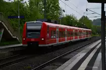 Abfahrt des 425 610-3 als S1 nach Homburg Saar aus Neckargerach am 1.5.2015.



