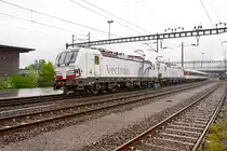 Zur kompletten Ueberraschung fährt nach 20 Minuten zurück aus Ziegelbrücke kommend Richtung Chur die Siemens Vectron 193 902-4 Dispolok und die 193 901-6 Dispolok auf einer Testfahrt bei Ziegelbrücke.Bild vom 1.5.2015