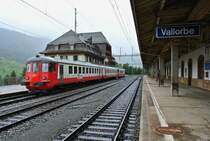 ABt 50 85 39-33 202-6, B EWI 50 85 20-35 475-6 und RBDe (94 85 7) 567 174-8 beim Wenden als Regio 6026/6029 in Vallorbe. Der Pendel verkehrt normalerweise nur zu Randzeiten bis Vallorbe, 01.05.2015.