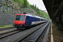 Durch die Entgleisung eines G�terzuges in Daillens sind 4 SBB Regio Pendel in Vallorbe blockiert. Der Domino verkehrt f�r die PBr im Vall�e de Joux, die beiden Flirt pendeln zwischen Vallorbe und La Sarraz, der NPZ dient als Reserve. Der Pendel besteht aus; RBDe 562 000-0, AB EWI 50 85 30-35 600-7, B EWI 50 85 20-35 607-4 und Bt 50 85 29-35 954-1, 01.05.2015.