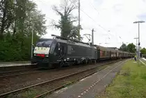 189 114 von MRCE kommt  mit einem lagen Papierleerzug aus Modena(I) nach Dortmund-Scharnhorst(D) und fährt in Richtung Köln. Aufgenommen auf der Rechten Rheinstrecke (KBS 465) in Rhöndorf(am Rhein). 
Bei Sonne und Wolken am Nachmittag vom 29.4.2015.