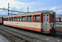 Der B 35 hats nun hinter sich und wartet ausgeschlachtet in Yverdon-les-Bains auf sein weiteres Schicksal. Der Wagen stand seit Jahren abgestellt in Ste-Croix, 26.04.2015.