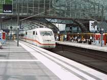 ICE 1 bei der Einfahrt in den Berliner Hbf am 26.06.2006.