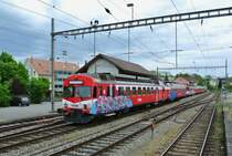 �berfuhr von 2 RBDe 566 I Pendeln von Wiler nach Oberburg durch den Be 4/4 761 (BLS Historic, ex. BN); RBDe 566 225-9, ABt 50 38 38-33 925-0, RBDe 566 220-0, B 50 38 29-34 558-9 und ABt 50 38 38-33 923-5, Kirchberg-Alchenfl�h, 08.05.2015.