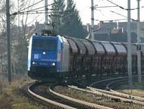 185 529 (Michaela) bei der Einfahrt in den Bahnhof Wels am 10.Februar 07