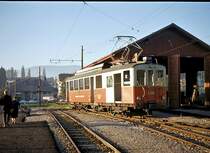 Erinnerung an die alten Chemins de Fer Veveysans (CEV): Der Adhäsionstriebwagen 105 in Blonay, 10.Oktober 1967. 