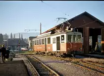 Erinnerung an die alten Chemins de Fer Veveysans (CEV): Der Adhäsionstriebwagen 105 in Blonay, 10.Oktober 1967. 