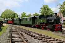 Lok 101 (Schwarzach) der Selfkantbahn vor ihrem Zug Wichtung Gillrath am 10.05.2015