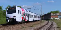 Der SÜWEX war beim Erkennungsdienst! - Am Sonntag, 10.05.2015, fiel uns auf, dass die SÜWEX Triebwagen jetzt auch an den Stirnseiten Nummern tragen. 429 122/622 ist von Koblenz nach Mannheim unterwegs und passiert gerade bei Bous die ehemalige E-94 Zerlegungshalle des Brückenaußenlagers Karthaus! Bahnstrecke 3230 Saarbrücken - Karthaus 