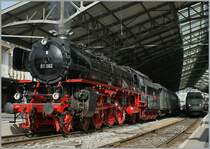 Die schöne 01 202 stellt den TGV in den Schatten.
Lausanne, den 24. Mai 2009