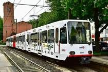 B-Wagen 2330 trägt eine neue Ganzreklame für das Phantasialand. Hier zu sehen an der Haltestelle Gleueler Str./Gürtel am 11.05.2015.
