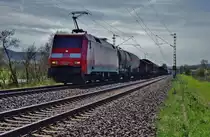 152 026-1 fährt am 15.04.15 mit einen gemischten Güterzug gen Norden gesehen bei Thüngersheim.