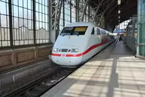 Bild 058:
Am 09.04.2015 war ICE-Tz 0180 als ICE 77 von Hamburg nach Zürich unterwegs. Hier zu sehen ist der bemalte  nicht zählende Kopf  401 580-6 bei der einfahrt in Hamburg-Dammtor