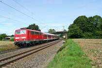 111 062-6 mit der RB 26567 auf der Fahrt von Offenburg nach Neuenburg (Baden) am Mittag des 08.08.14 s�dlich von Kollmarsreute.
Gr��e an den Lokf�hrer!