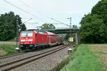 146 228-2 mit einem RE von Offenburg nach Schliengen am Mittag des 08.08.14 s�dlich von Kollmarsreute.