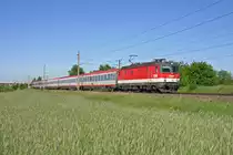 Bei herrlichsten Wetter fährt 1144.247 mit D-459 auf der Neunkirchner-Allee bei Wr.Neustadt am 11.5.15