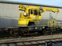 Xtms 40 85 958 5 581-3 SBB Baudienstwagen -Selbstfahrender Kranwagen im SBB G�terbahnhof von Biel - Bienne am 25.11.2006