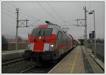 Mit 18mm aufgenommen: R 2215 von Retz nach Payerbach-Reichenau beim Halt in Baden am 10.2.2007.