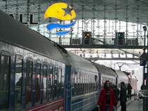 Der Sonne entgegen, k�nnte man meinen. Vattenfall, der schwedische Energieversorger, versorgt u.a. Berlin mit Strom. Der Energieversorger gibt sich umweltbewusst, Vattenfall bedeutet Wasserfall - womit ein Gro�teil der schwedischen Energie erzeugt wird. Man verbindet aber auch Skandal-KKWs wie Forsmark sowie die CO2-intensive Braunkohleverbrennung mit diesem Unternehmen, so dass es nicht ganz so unumstritten ist. 11.2.2007