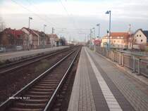 Der Bahnhof Greppin, der zwischen Bitterfeld und Wolfen(b. Bitterfeld) gelegen ist, dient nur noch f�r die RegionalBahn von Dessau nach Halle/Leipzig oder zur�ck.