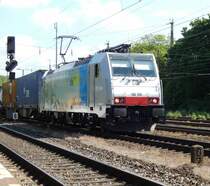 Am 13.5.15 kam mir 186 101 in Köln West vor die Linse.

Köln West 13.05.2015