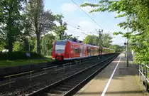 Die Rhein Niers Bahn (RB33) von Aachen-Hbf nach Duisburg-Hbf und hält in Kohlscheid und fährt in Richtung Herzogenrath,Mönchengladbach.
Am einem schönem Frühlingsmorgen vom 20.5.2015.