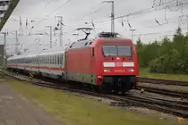 101 044-6 mit IC 2238(Leipzig-Warnem�nde)bei der Einfahrt im Rostocker Hbf.23.05.2015
