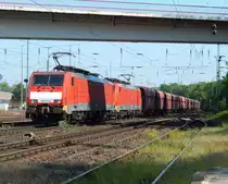 Als es endlich aufklarte kam 189 035-9 und eine weitere 189er mit dem Kohlezug durch Entenfang gefahren.

Duisburg 15.05.2015