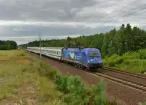370 010 mit einem EC nach Warschau am 21.07.2012 bei Boczow. 