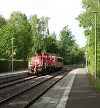Gravita 261 043 zieht 155 128 durch den Haltepunkt Silberstraße nach Zwickau.Beide Maschinen waren bei den 23.Eisenbahntagen im Eisenbahnmuseum Schwarzenberg zu Gast.17.05.2015. 