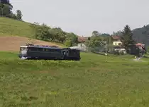 SBB/HWB: Am 23. Mai 2015 wurde die Ec 3/3 5, ehemals HWB mit der Ae 6/6 11402  URI  von Erstfeld nach Huttwil überführt. Da diese einzigartige Dampflokomotive im Jahre 1936 von der damaligen Huttwil-Wolhusen-Bahn (später VHB) in Betrieb genommen wurde, steht sie nun wieder in iher ursprünglichen Heimat für Sonderfahrt bereit. Unterhalten wird sie in Zukunft vom VEREIN HISTORISCHE EISENBAHN EMMENTAL mit Sitz in Huttwil. Die Aufnahme ist bei Gondiswil entstanden.
Foto: Walter Ruetsch