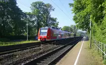 Die Rhein Niers Bahn (RB33) von Aachen-Hbf nach Duisburg-Hbf und hält in Kohlscheid und fährt in Richtung Herzogenrath,Mönchengladbach. 
Am einem schönem Frühlingsmorgen vom 21.5.2015.