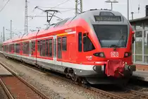429 528-3( Hansestadt Stralsund )als RE 13024 von Ostseebad Binz nach Stralsund Hbf bei der Einfahrt im Bahnhof Bergen auf R�gen.31.05.2015