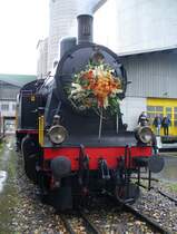 Eb 3/5  9 mit Blumenschmuck auf dem Festgel�nde des Dampflokfestes in Untervaz am 29.10.2006