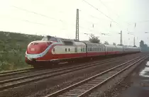 Zwischen 1980 und 1988 wurden die 601 in den Sommermonaten im Turnusverkehr als  Alpen-See-Express  eingesetzt, die von Dortmund und Hamburg aus in süddeutsche und österreichische Feriengebiete fuhren. Dafür wurde das IC-Emblem durch den DB-Keks ersetzt. Hier ist ein 601 Mitte der 1980er Jahre bei Düsseldorf Garath in Richtung Dortmund unterwegs.