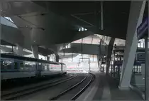 Wien Hauptbahnhof -

Ein Dach, das auch Schatten spendet.

03.06.2015 (M)