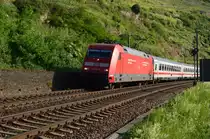 101 137-8 mit einem IC gen Mainz fahrend bei Oberwesel.4.6.2015