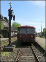Zeitzeugen der Vergangenheit,hier zu sehen in der Gegenwart am 14.Mai 2015. Der alte Wasserkran und die Frontansicht des Uerdinger Schienenbusses,als Motiv immer gerne willkommen. Szenario am Bahnhof von Simpelveld (NL) bei der ZLSM vom Fußgänger BÜ aus.