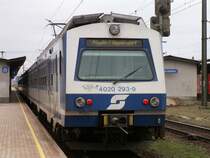 4020 293-3 als S15 nach Absdorf-Hippersdorf, hier in Wien H�tteldorf, 16.2.2007