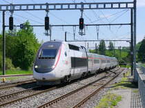 SNCF - TGV 4406 bei der durchfahrt in La Plaine am  06.05.2015