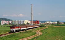 757 009 mit R 812 (Sitno) bei Tornala (23.05.2014)