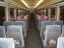 2. Klasse Gro�raumwagen mit Raucherbereich des InterCitys. Zu sehen ist die Zeitschrift an jedem Sitz.