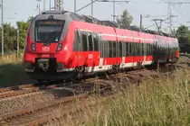 Der Berliner 442 317-4 als �berf�hrung von Rostock Hbf nach Berlin-Lichtenberg bei der Ausfahrt im Rostocker Hbf.12.06.2015