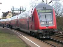 Mit 20 Minuten Versp�tung, die wegen einer kurzen Streckensperrung entstanden sind, trifft nun endlich der NRW-Express(RE10127) in Stolberg ein. In D�ren hatte er deswegen 30 Minuten, da er in Eschweiler nochmal zus�tzlich 8 Min. stehen musste und der TF vor Langerwehe noch eine Indusi-Zwangsbremsung verursachte. 16.02.2007