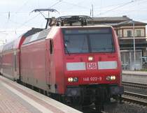 146 022-9 steht mit ihrem RE 1 am Hacken und 30 min. versp�tung im D�render Bahnhof und wird diesen gleich nach Hamm(Westf) �ber K�ln Hbf, D�sseldorf Hbf, Essen Hbf und Dortmund Hbf, verlassen. 16.02.2007