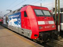 101 133-7 mit Werbeaufschrift f�r �thiopien / Ethiopian Airlines wartend vor dem Haltesignal um dann in die Traktion Wien-West einfahren zu k�nnen, 17.2.2007