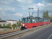 Das ist die alte typische Stra�enbahn. Hier verkehrt sie in Sosnowiec f�r die Linie 27.(aufgenommen im Sommer 2006)