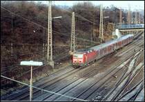 Ein S-Bahnzug der Linie S5 bespannt mit einer 143 f�hrt von Hagen nach Dortmund, hier in Hagen-Vorhalle. Aufgenommen im Fr�hjahr 2006.