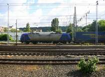 145 CL-202 von Crossrail kommt aus Richtung Köln,Aachen-Hbf,Aachen-Schanz mit einem  LKW-Walter-Zug aus Novara(I) nach Genk-Goederen(B) und fährt in Aachen-West ein. 
Aufgenommen vom Bahnsteig in Aachen-West. 
Bei Sonne und Wolken am Morgen vom 20.6.2015.